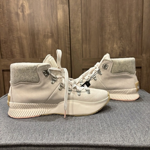 NWOB SOREL Out N About III Conquest Suede Boots stone white 9.5 - Picture 5 of 11